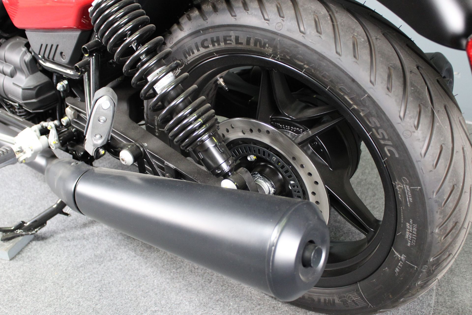 2024 Moto Guzzi V7 Stone Corsa in Portland, Oregon - Photo 19