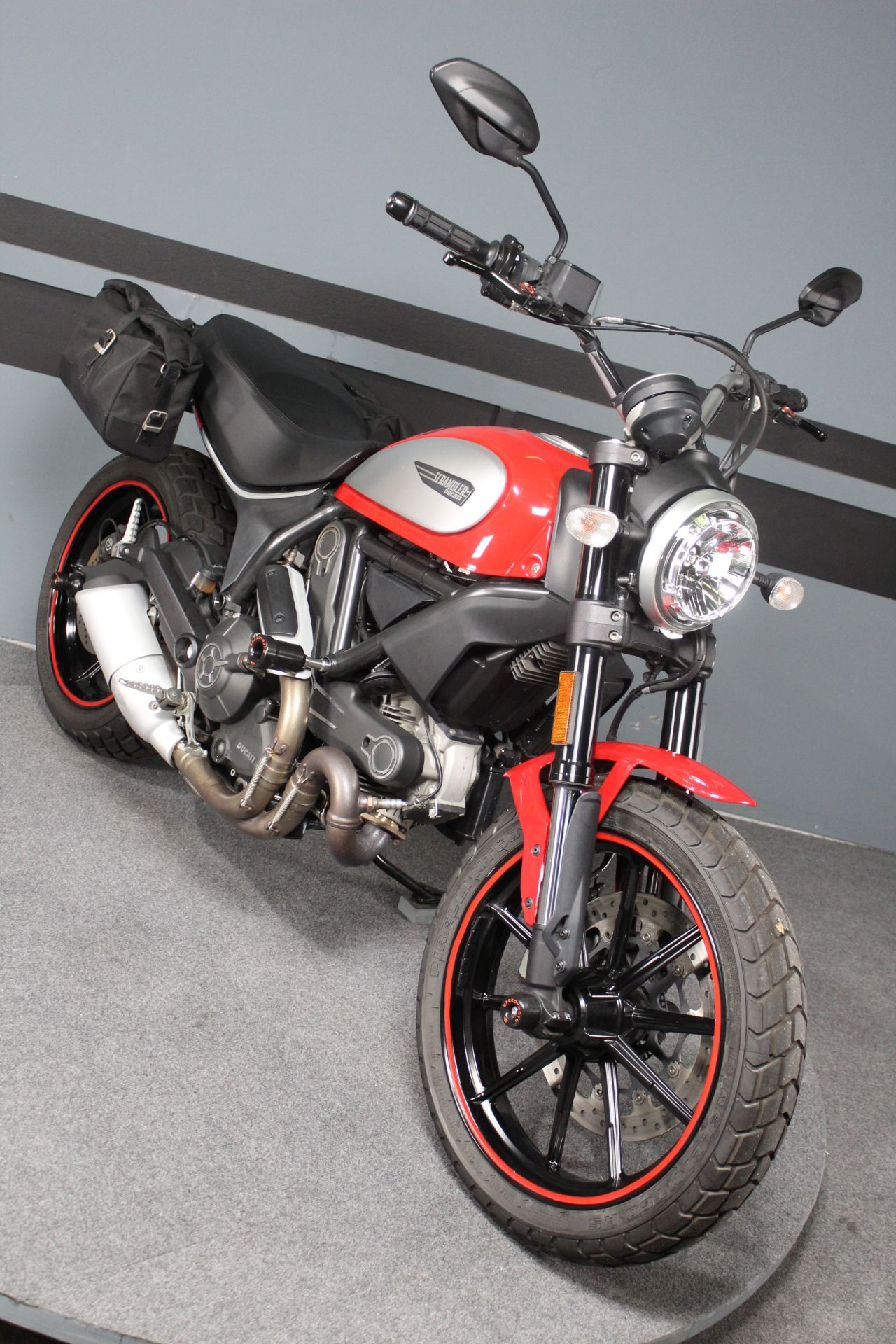 2016 Ducati Scrambler Icon in Portland, Oregon - Photo 2
