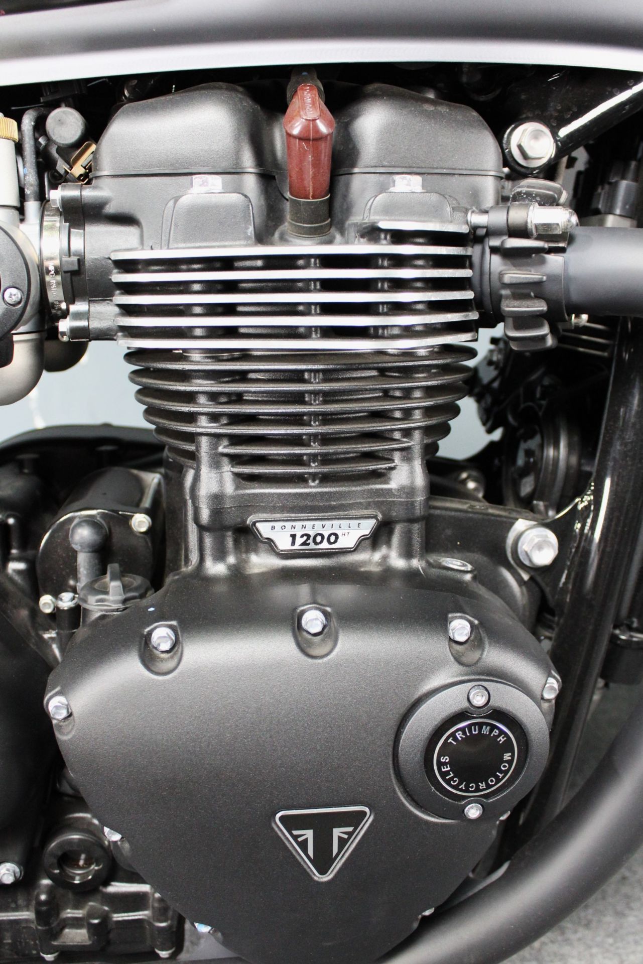 2024 Triumph Bonneville T120 Black in Portland, Oregon - Photo 12