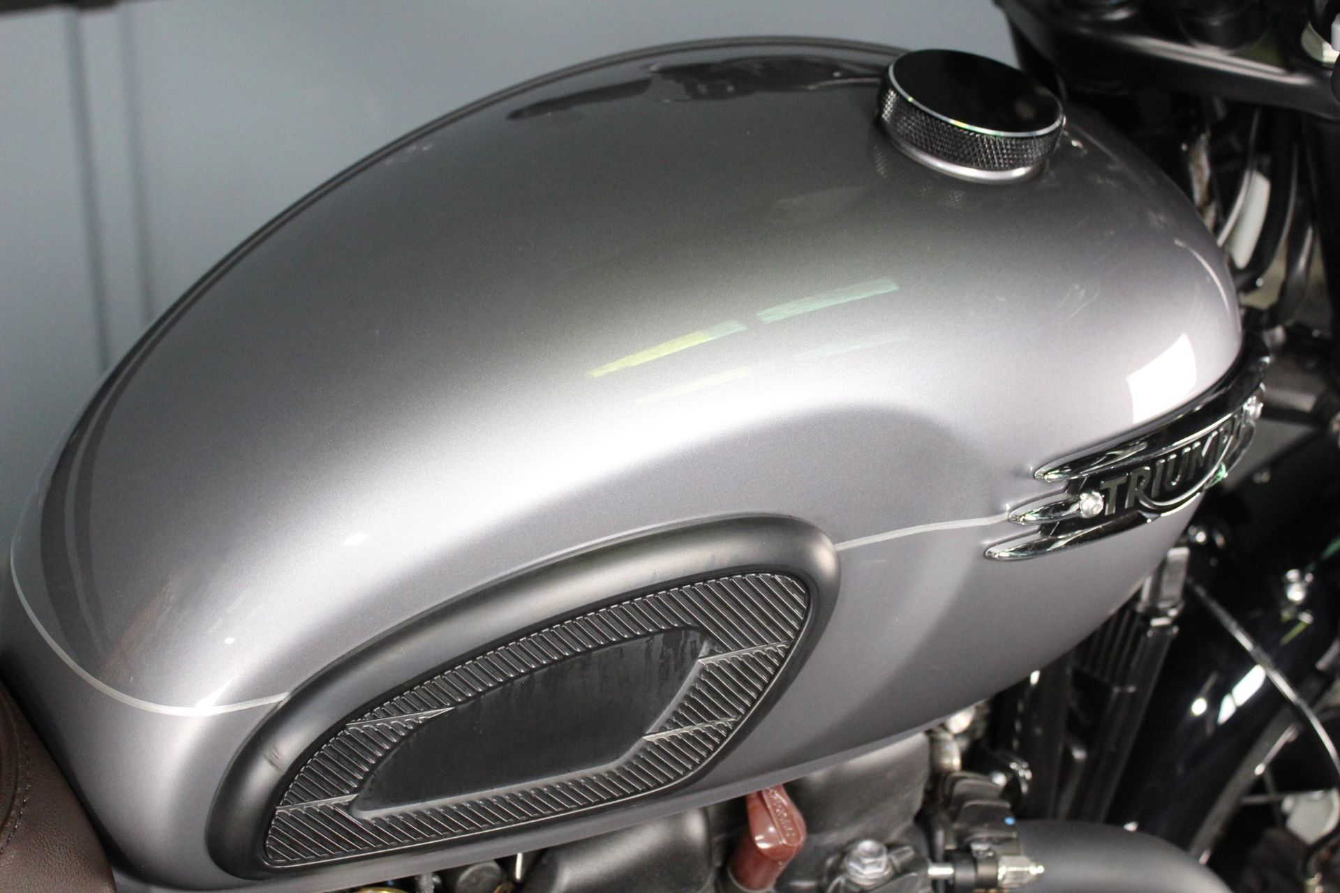 2024 Triumph Bonneville T120 Black in Portland, Oregon - Photo 11