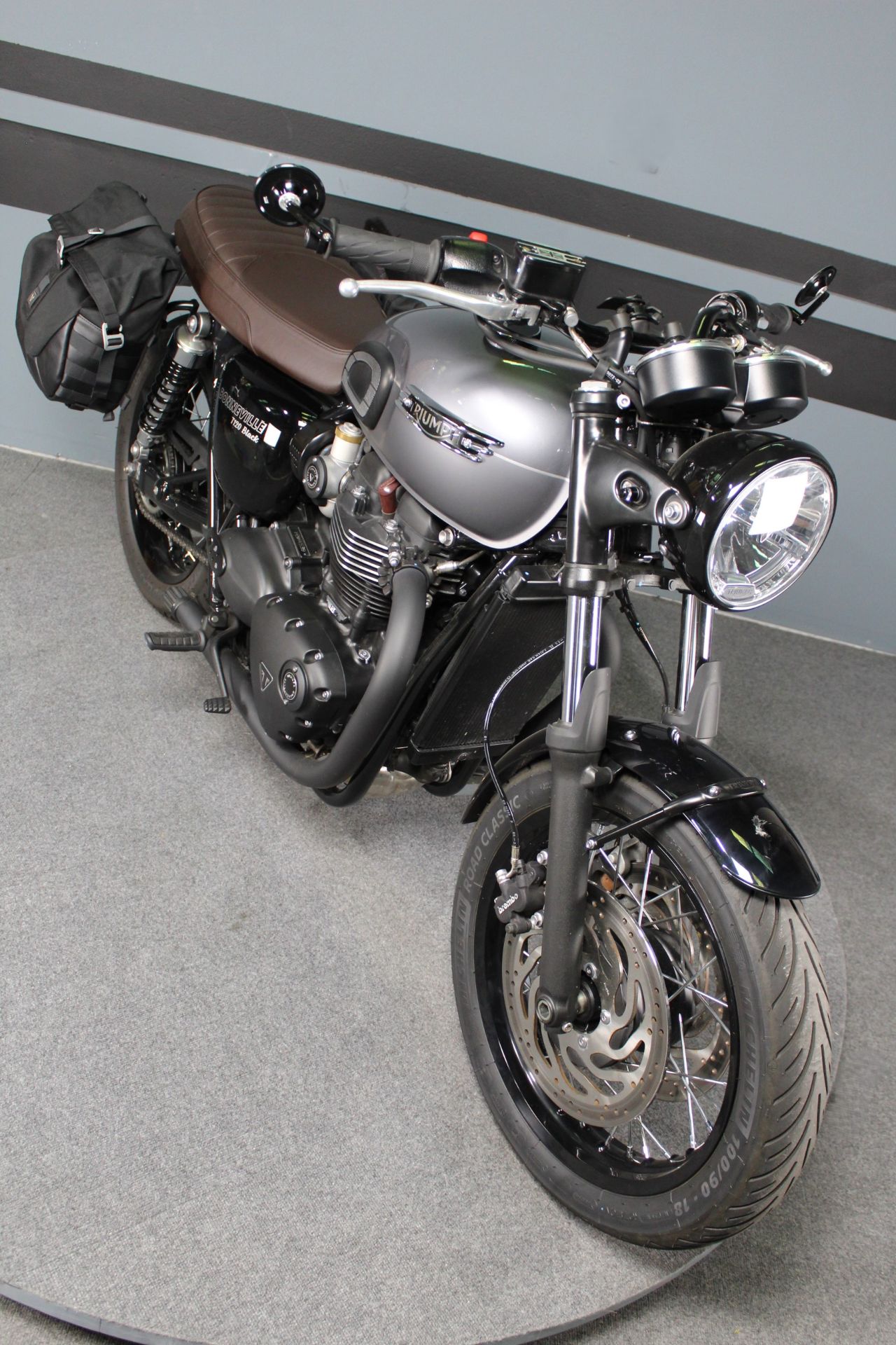 2024 Triumph Bonneville T120 Black in Portland, Oregon - Photo 2