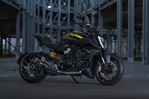 2025 Ducati Diavel V4 Black Roadster in Portland, Oregon - Photo 6