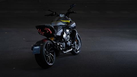 2025 Ducati Diavel V4 Black Roadster in Portland, Oregon - Photo 7