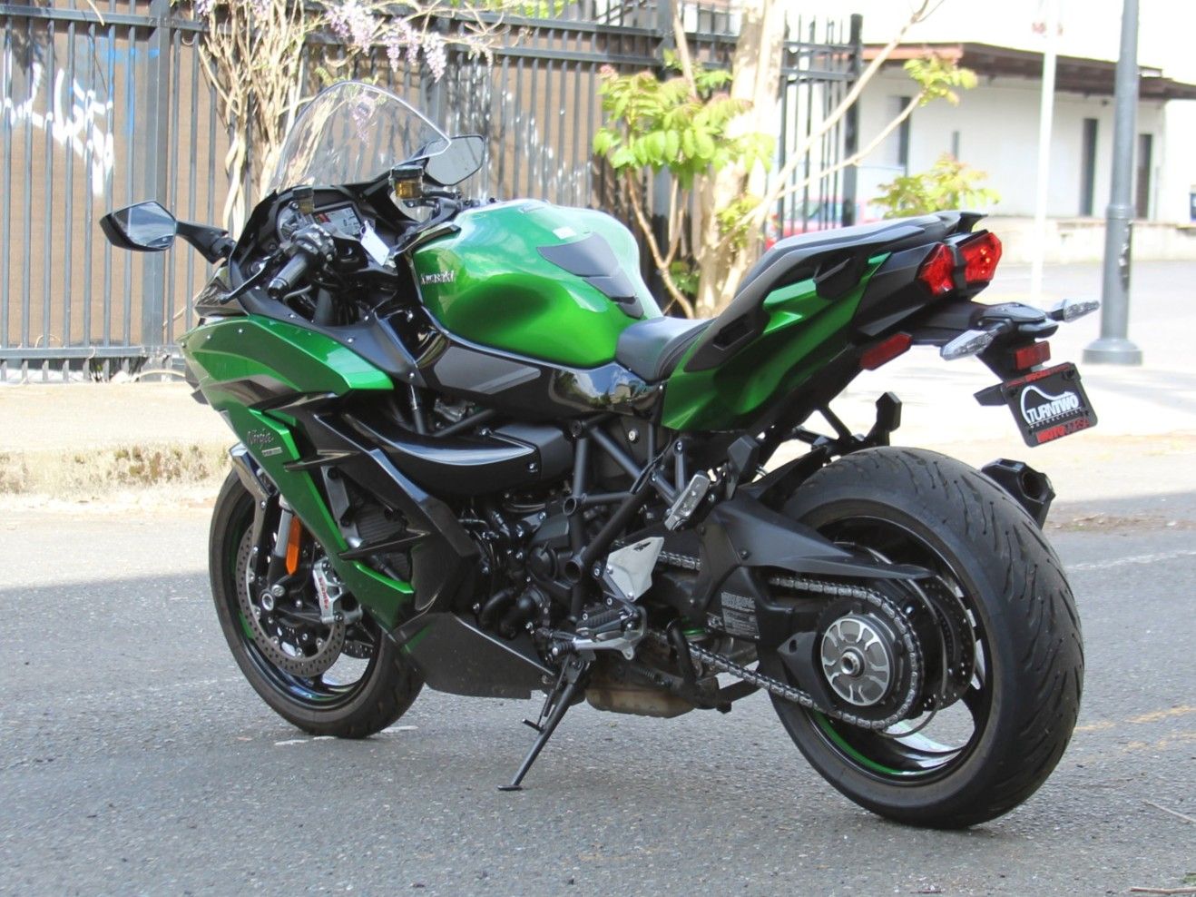 2021 Kawasaki Ninja H2 SX SE+ in Portland, Oregon - Photo 2