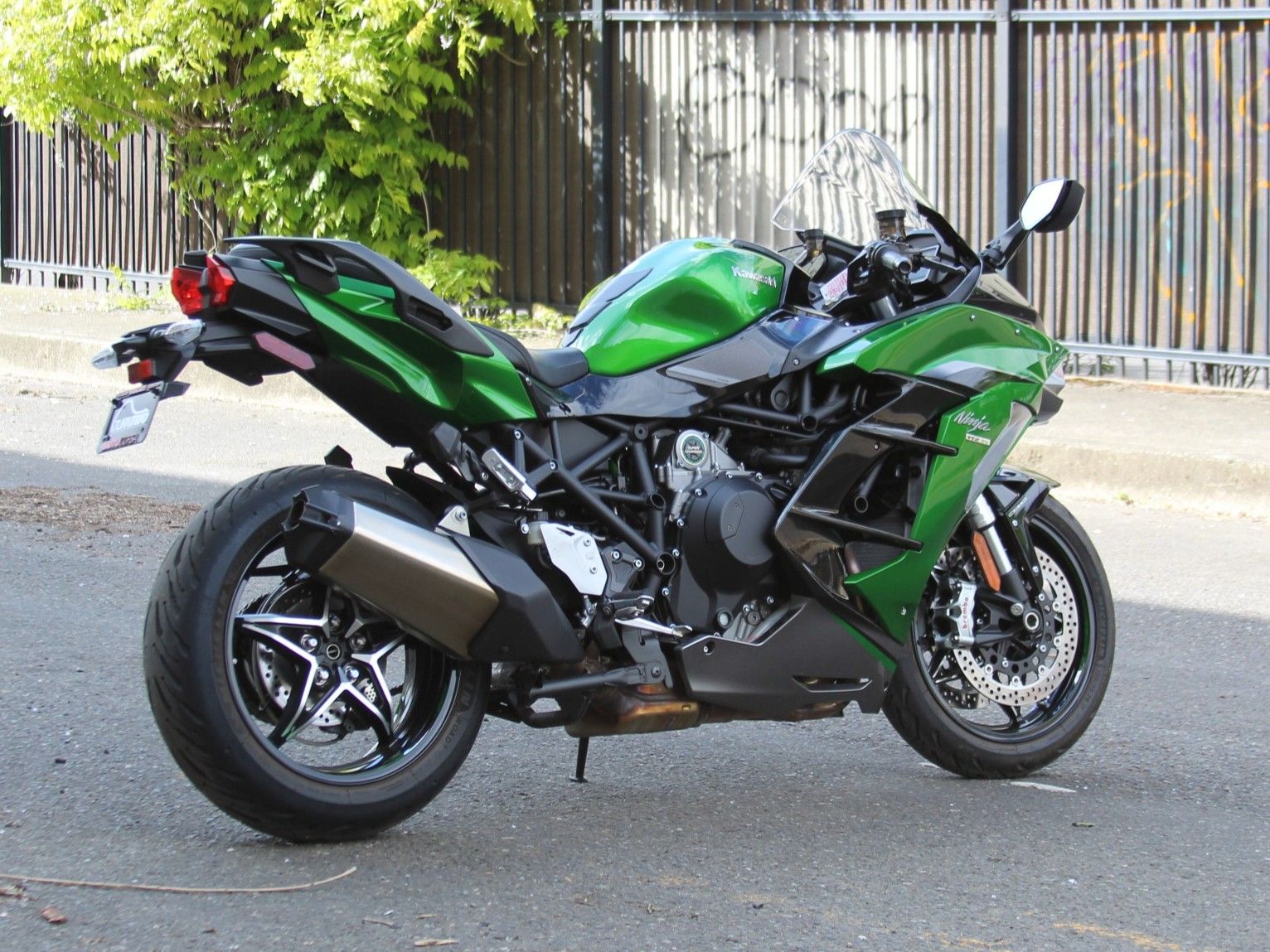 2021 Kawasaki Ninja H2 SX SE+ in Portland, Oregon - Photo 4