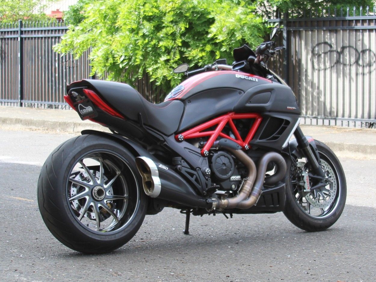 2012 Ducati Diavel Carbon in Portland, Oregon - Photo 4
