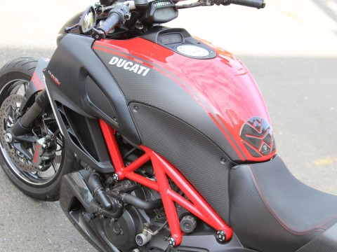2012 Ducati Diavel Carbon in Portland, Oregon - Photo 8