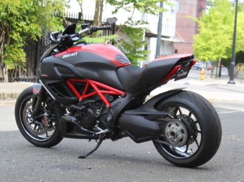 2012 Ducati Diavel Carbon in Portland, Oregon - Photo 2