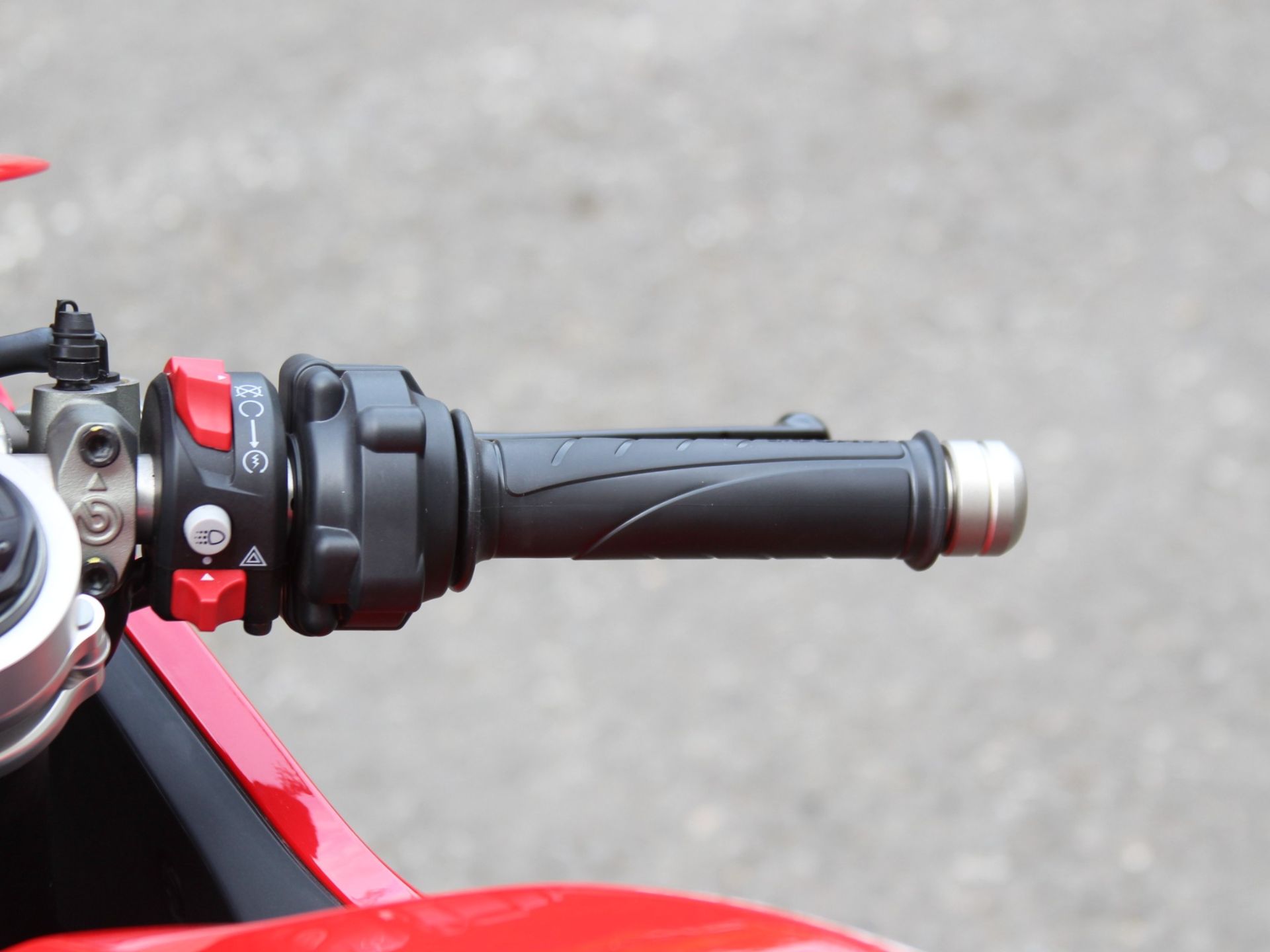 2024 Ducati Panigale V2 in Portland, Oregon - Photo 12