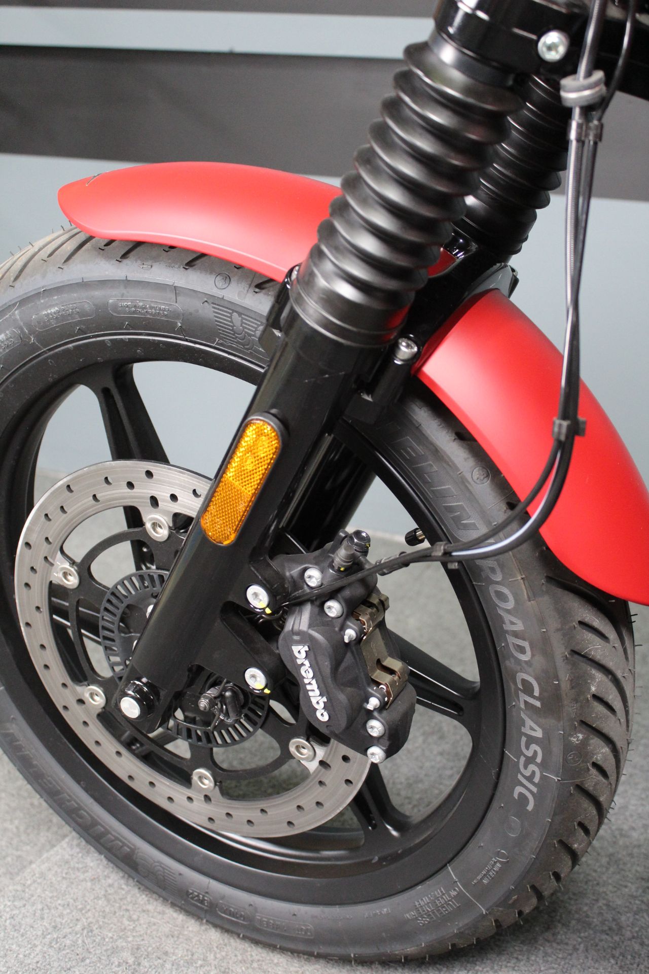 2023 Moto Guzzi V7 Stone in Portland, Oregon - Photo 9