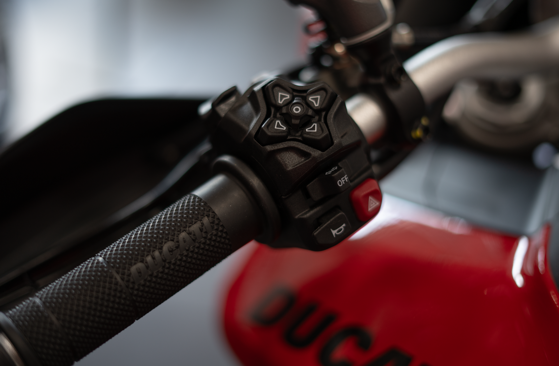 2025 Ducati Multistrada V2 in Portland, Oregon - Photo 3