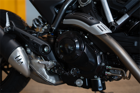 2025 Ducati Scrambler Icon Dark in Portland, Oregon - Photo 3