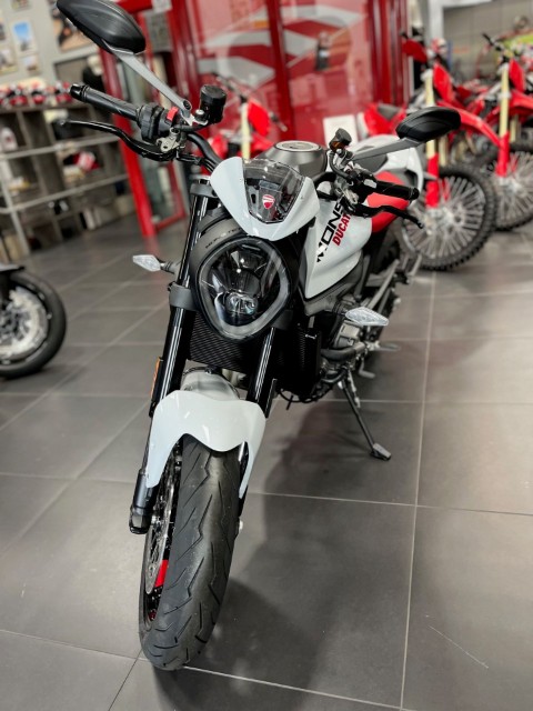 2025 Ducati Monster + in Portland, Oregon - Photo 8