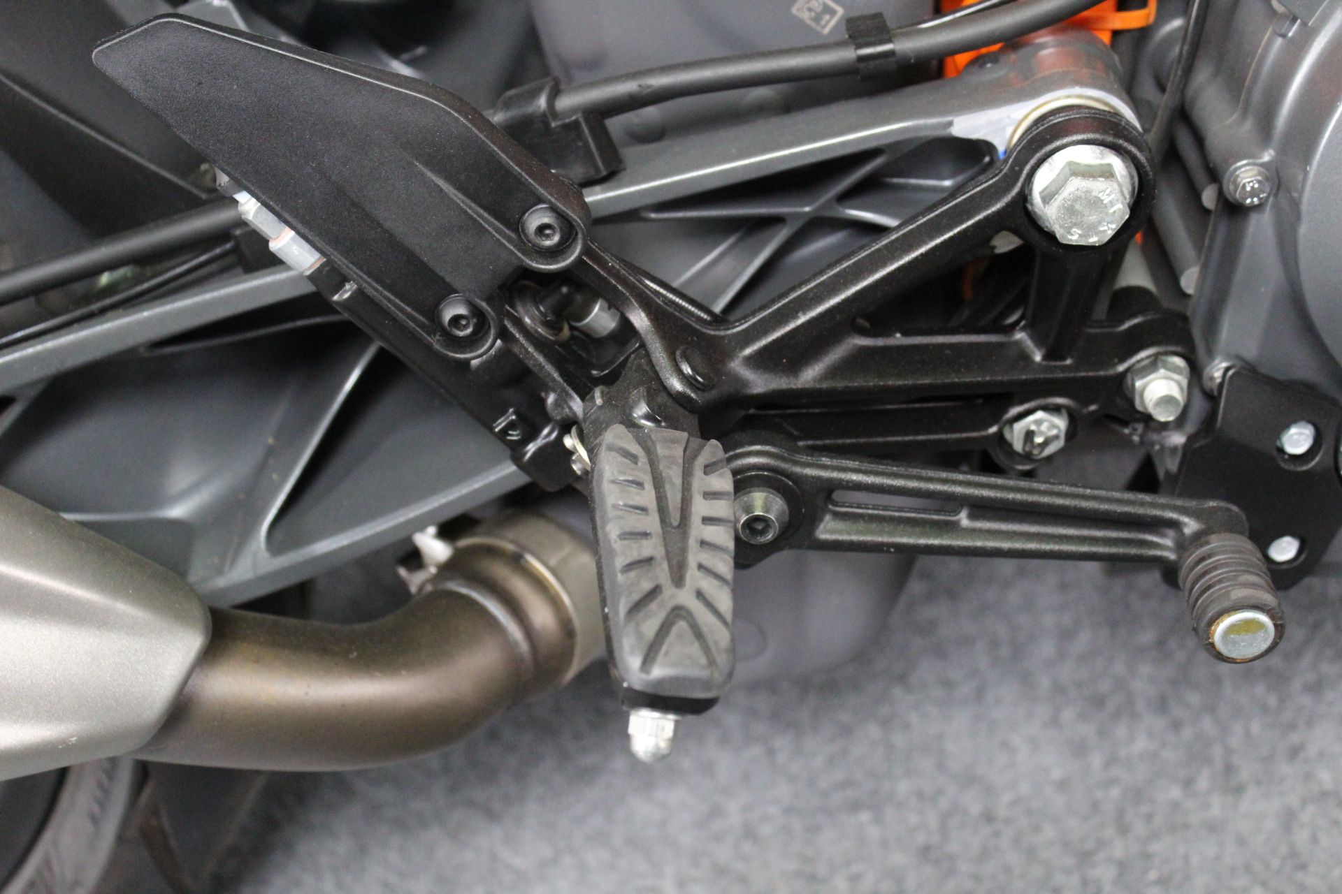 2023 KTM 390 Duke in Portland, Oregon - Photo 13