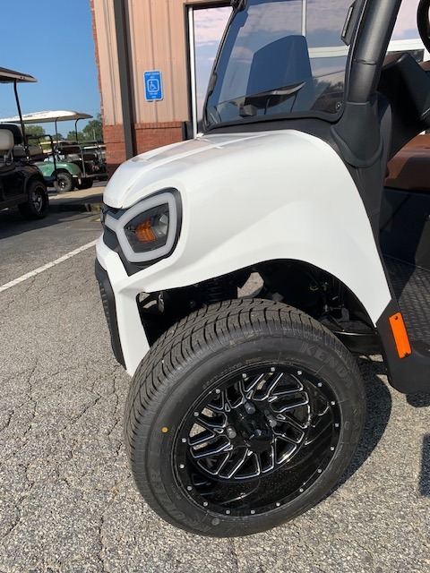 2027 E-Z-GO Liberty 4F XTL ELiTE Lithium Powertrain — photo 3