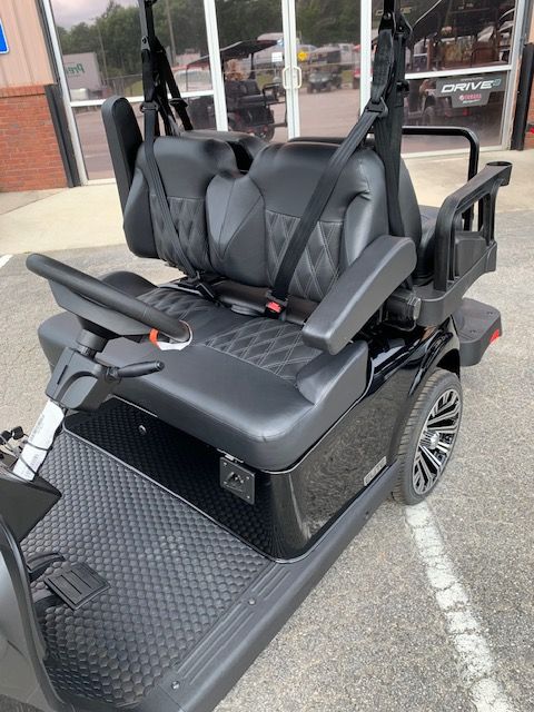 2026 E-Z-GO RXV 4 Touring STL Elite Lithium — photo 4
