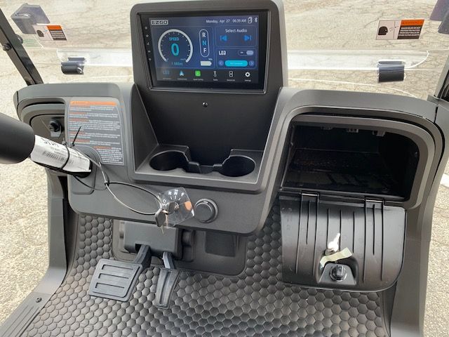 2026 E-Z-GO RXV 4 Touring STL Elite Lithium — photo 8