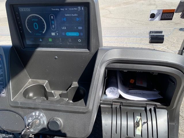 2026 E-Z-GO RXV 4 Touring STL Elite Lithium — photo 9