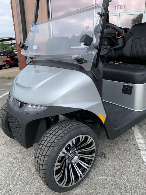 2026 E-Z-GO RXV 4 Touring STL Elite Lithium — photo 3