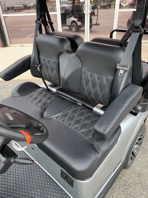 2026 E-Z-GO RXV 4 Touring STL Elite Lithium — photo 4