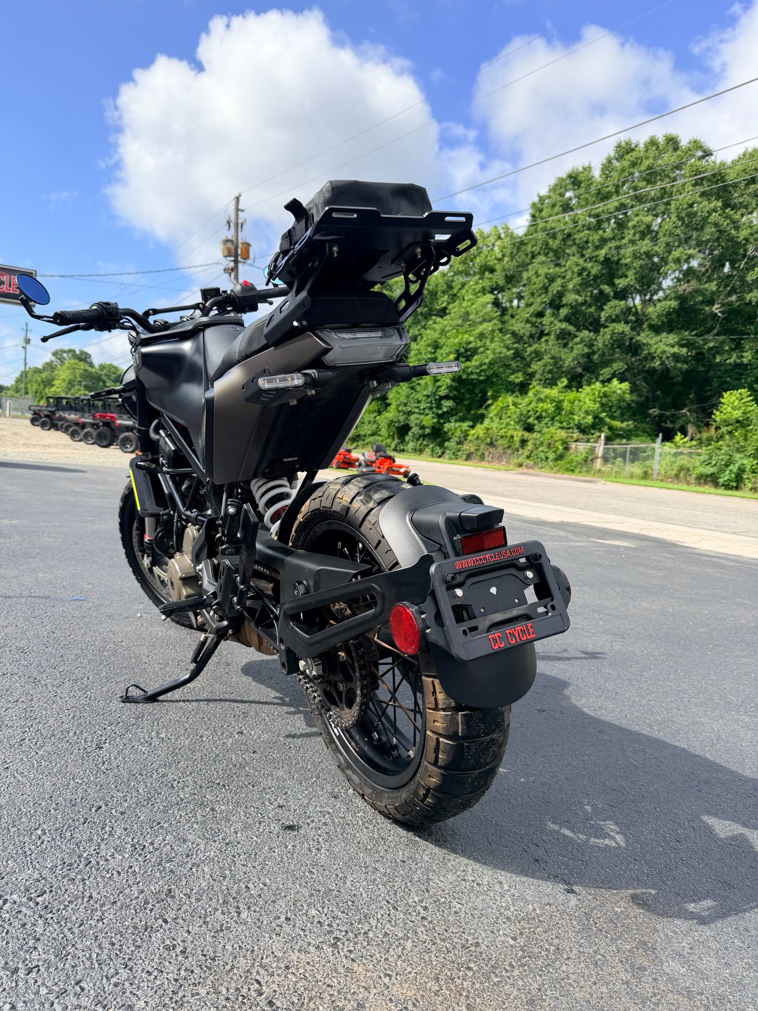 2023 Husqvarna Svartpilen 401 3