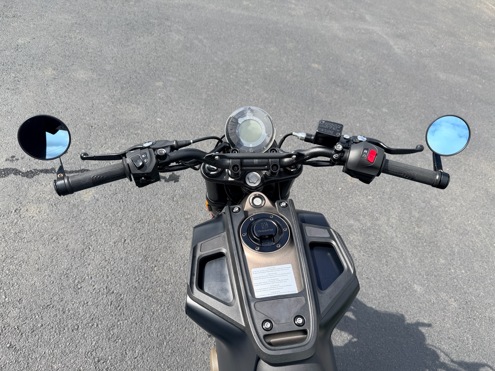 2023 Husqvarna Svartpilen 401 5