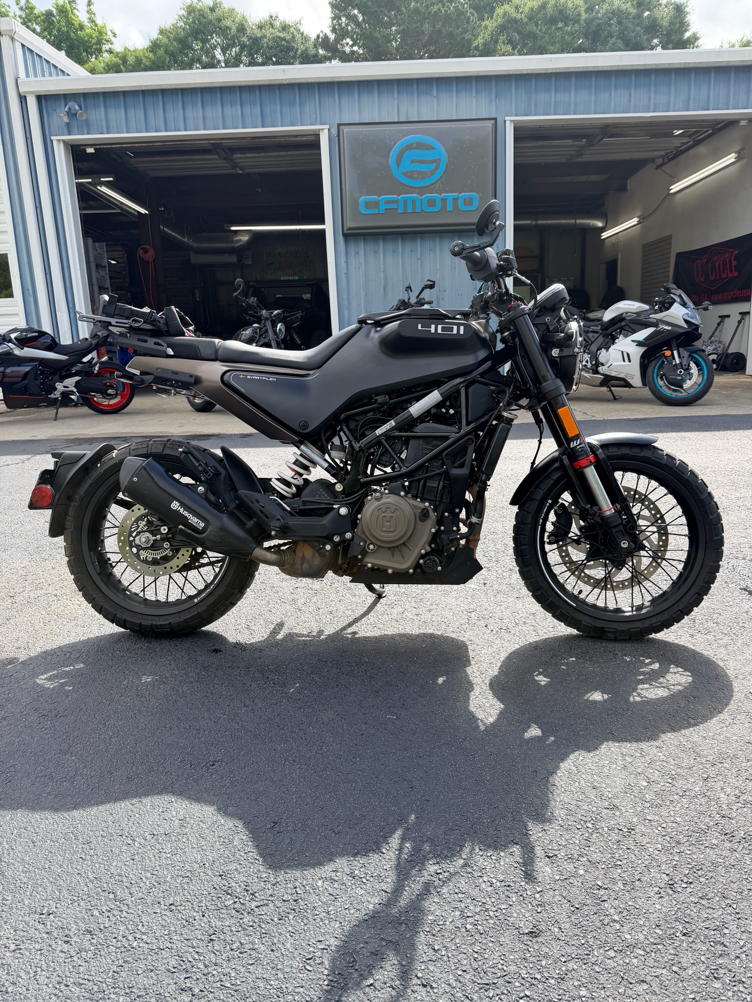 2023 Husqvarna Svartpilen 401 6
