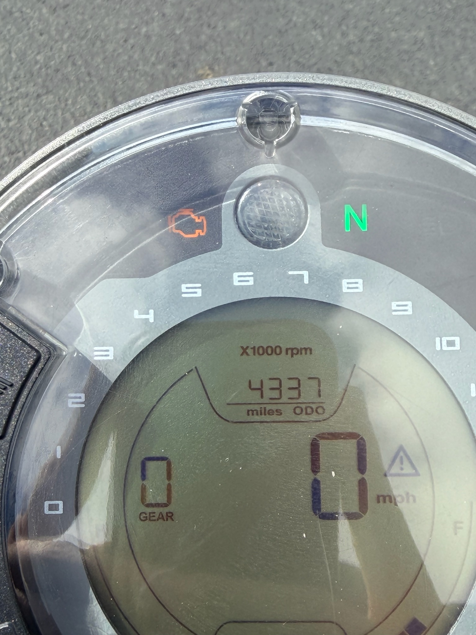 2023 Husqvarna Svartpilen 401 8