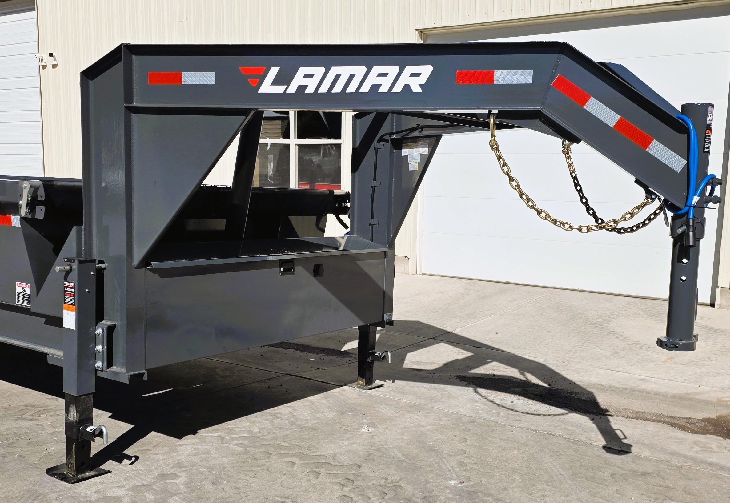2027 Lamar photo 3