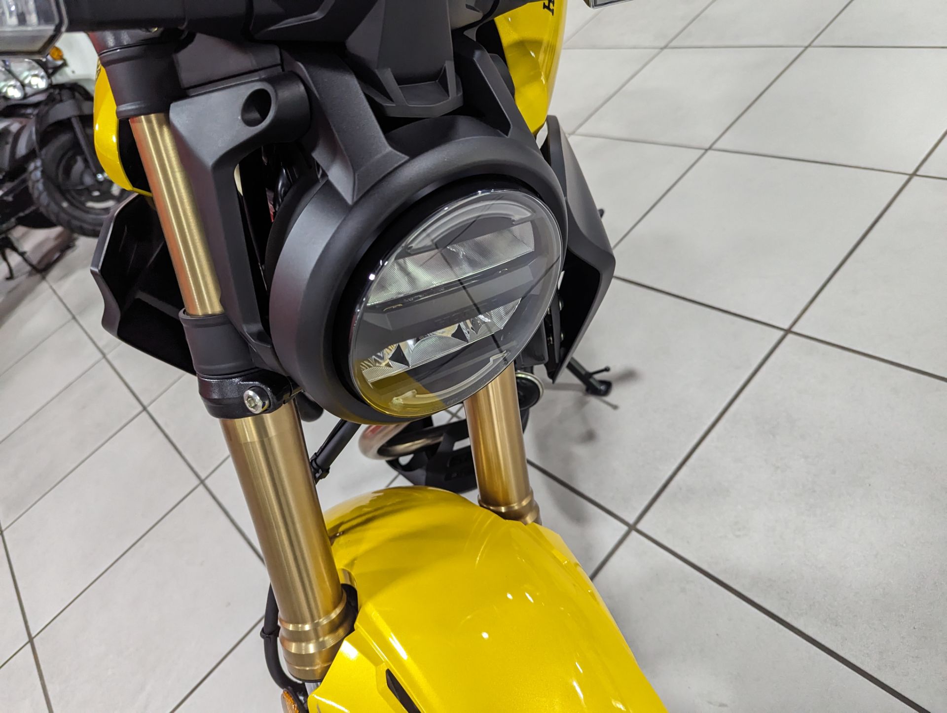 2025 Honda CB300R ABS 9