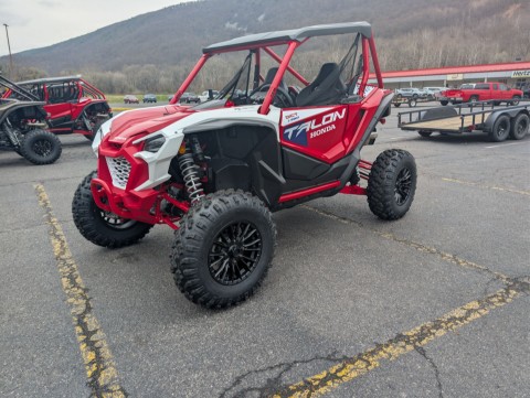 2026 Honda Talon 1000R FOX Live Valve — photo 1 of 12