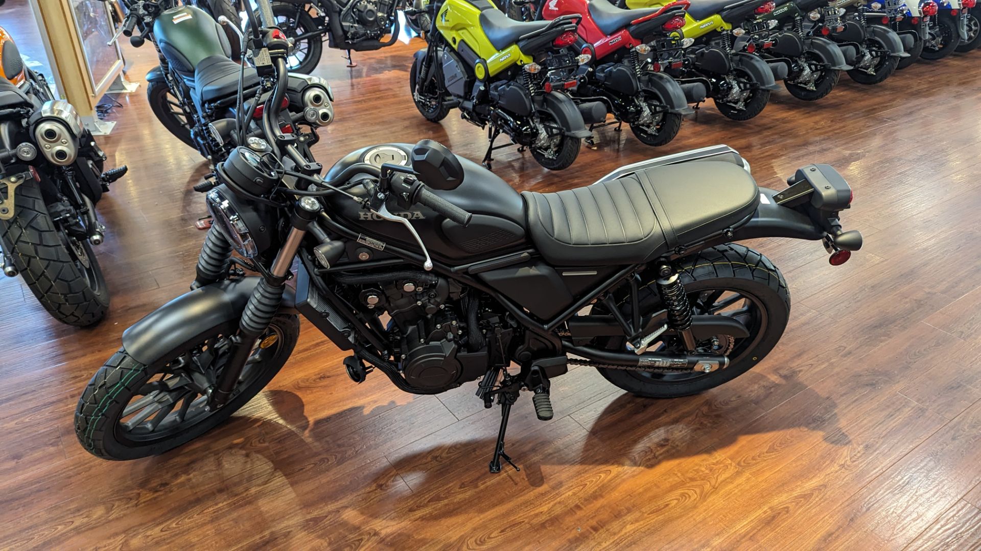 2025 Honda SCL500 2