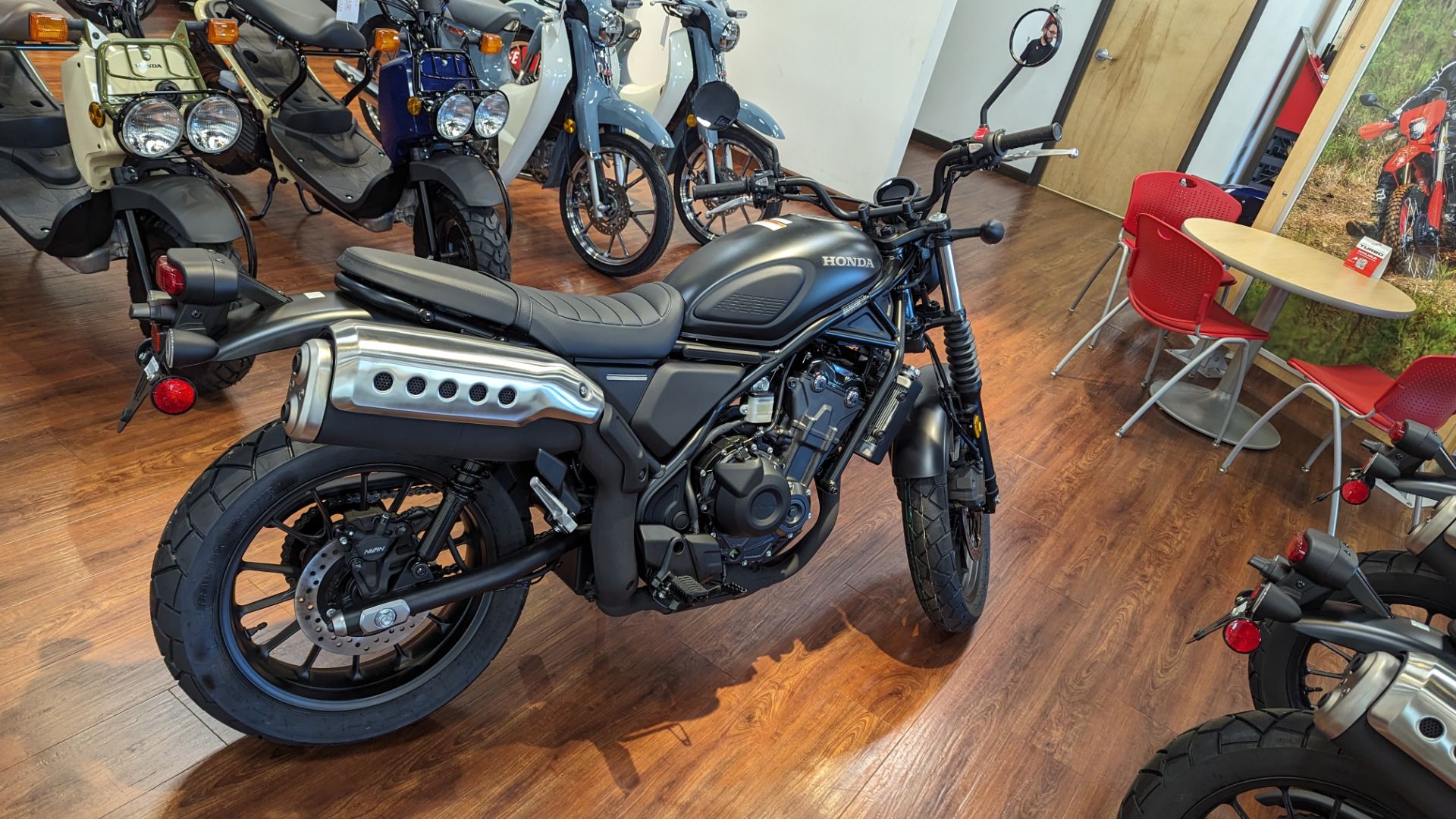 2025 Honda SCL500 5