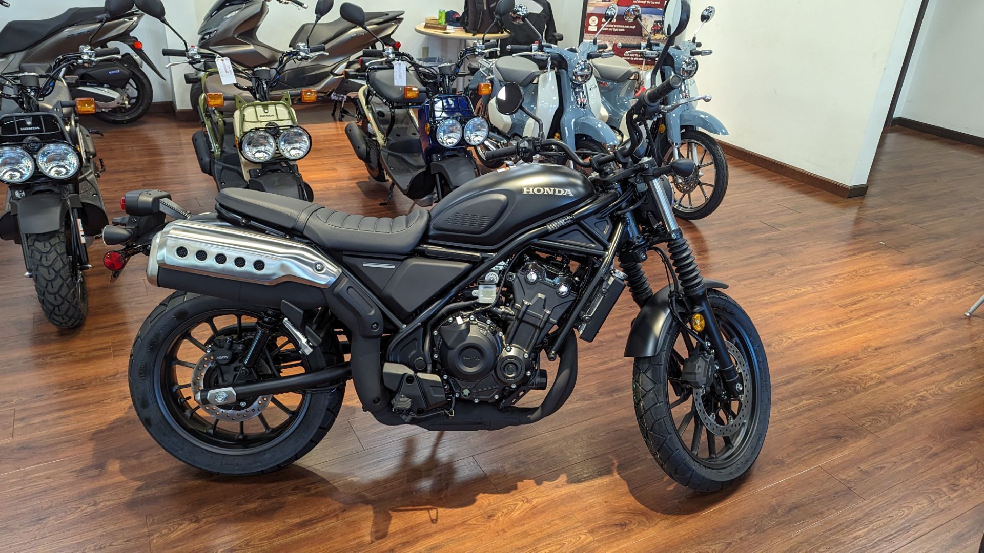 2025 Honda SCL500 6