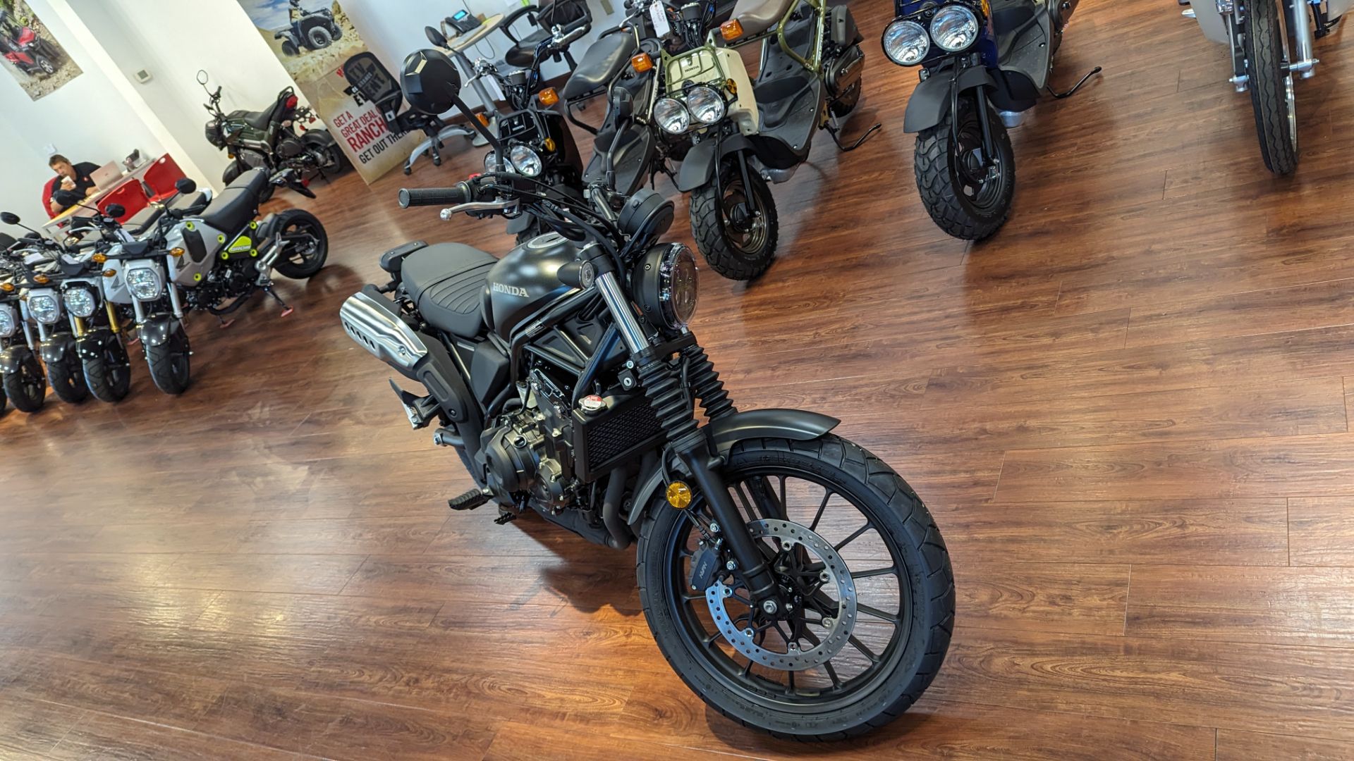 2025 Honda SCL500 7