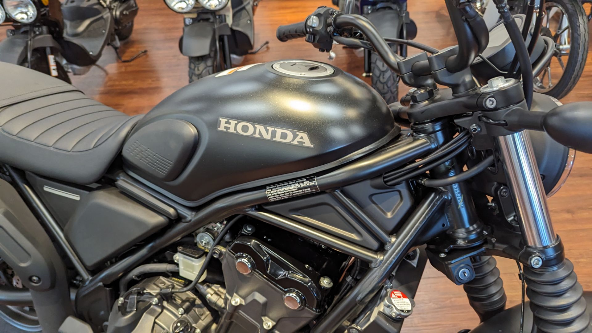 2025 Honda SCL500 12