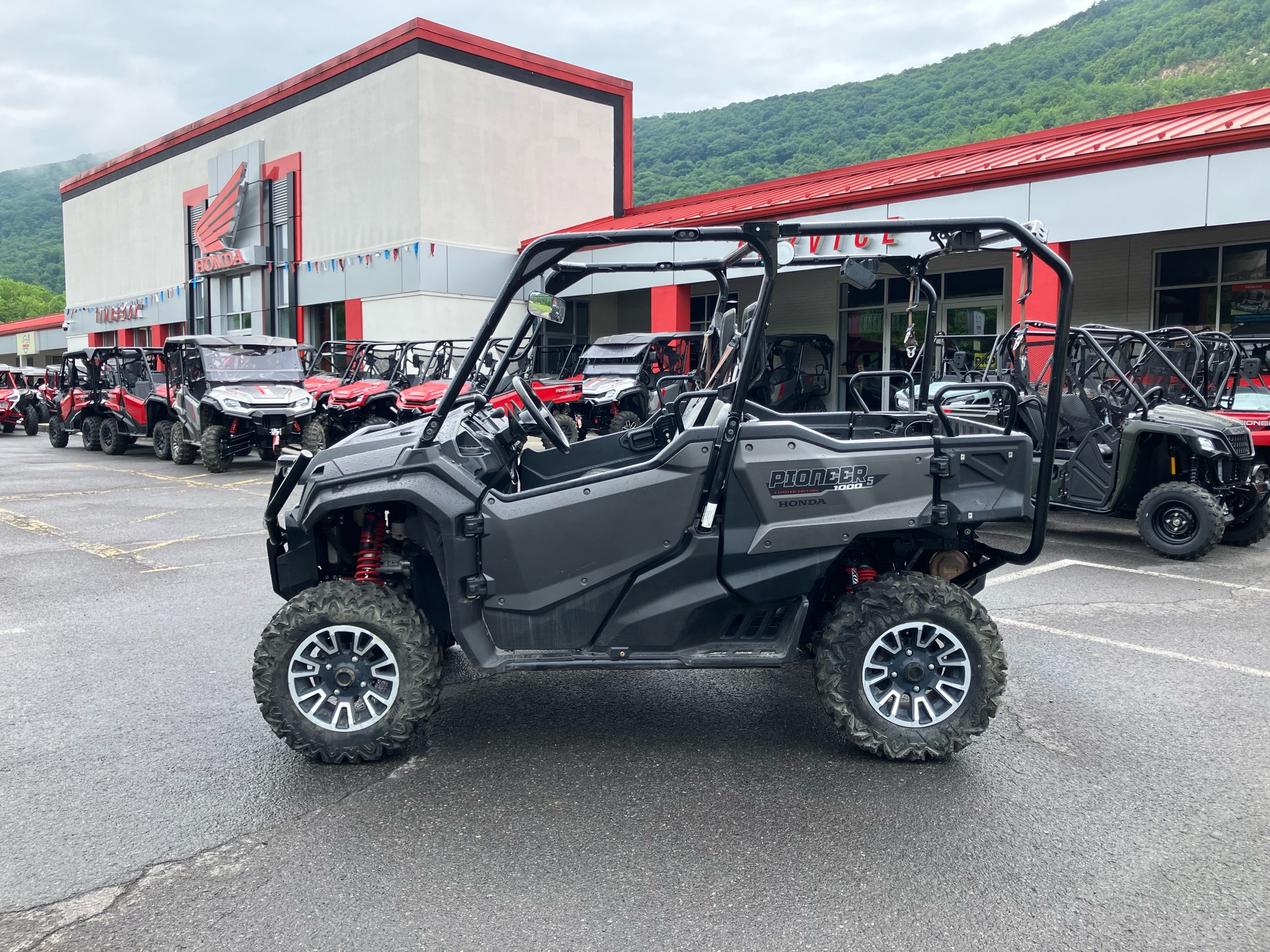 2017 Honda Pioneer 1000-5 LE 2