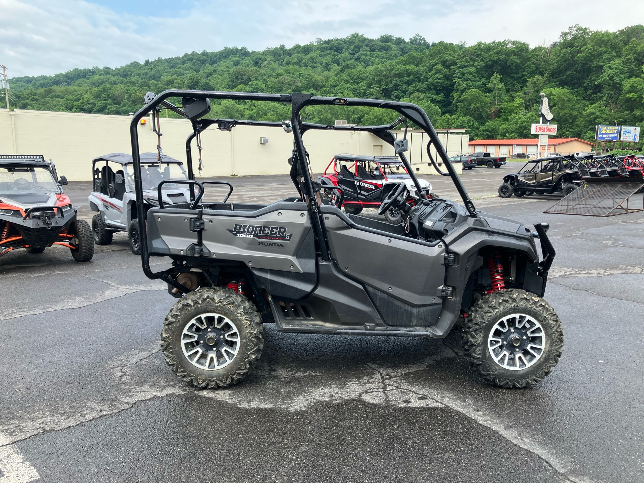 2017 Honda Pioneer 1000-5 LE 3
