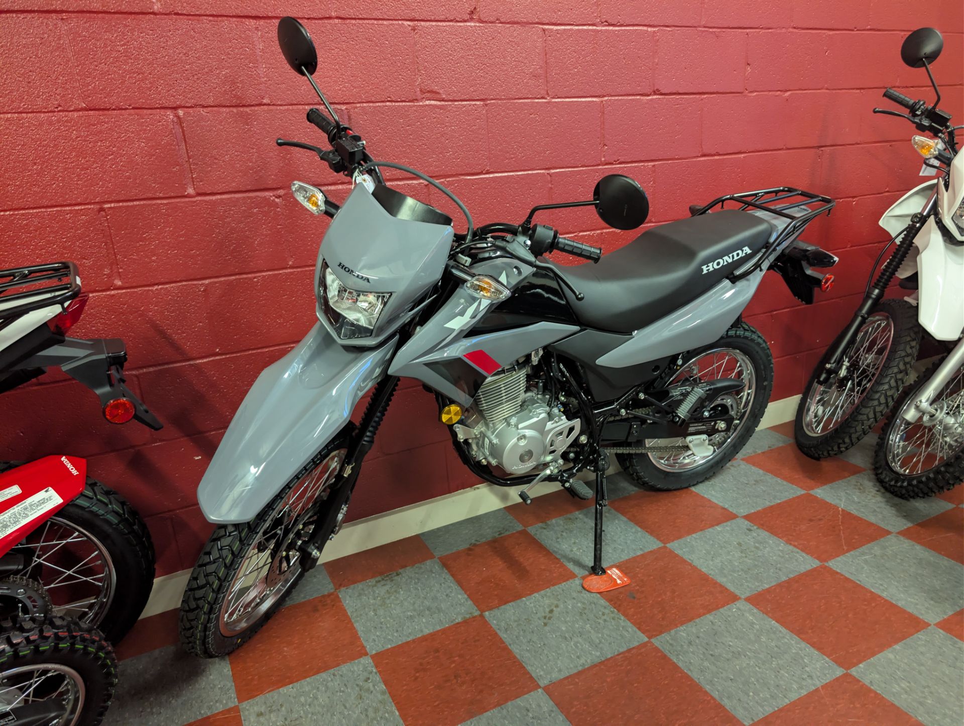 2025 Honda XR150L 1