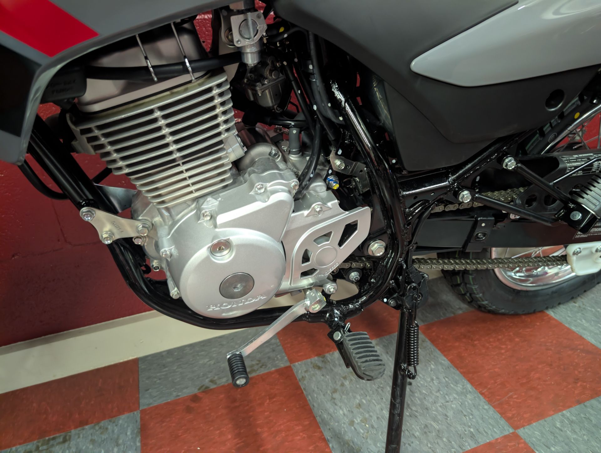2025 Honda XR150L 6