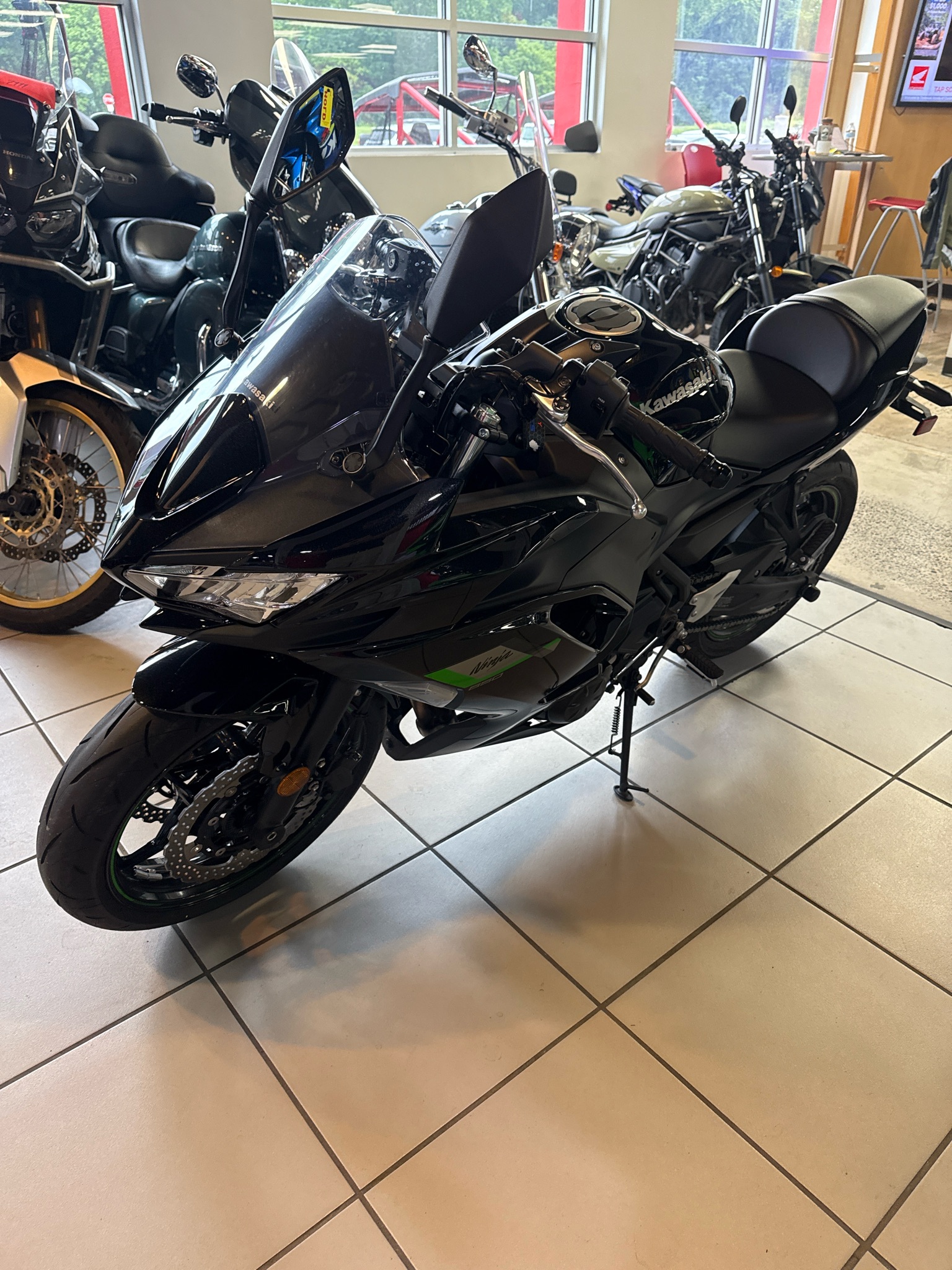 2025 Kawasaki Ninja® 650 2