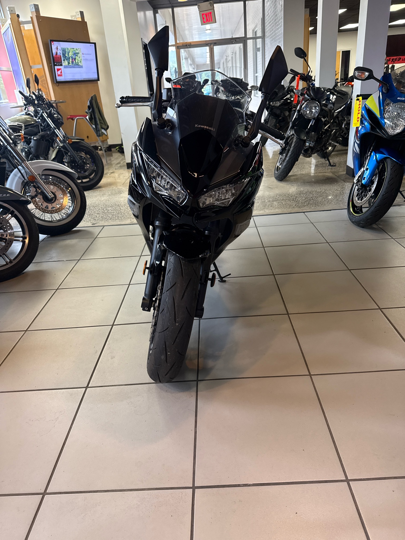 2025 Kawasaki Ninja® 650 1