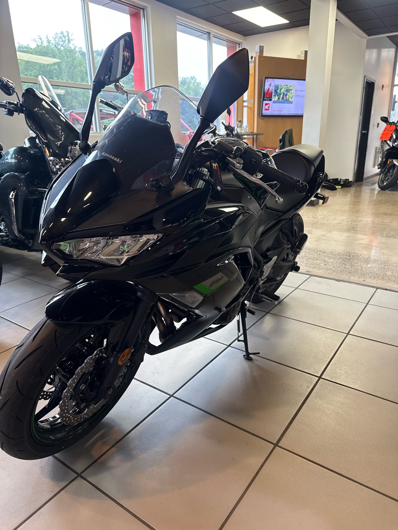 2025 Kawasaki Ninja® 650 2