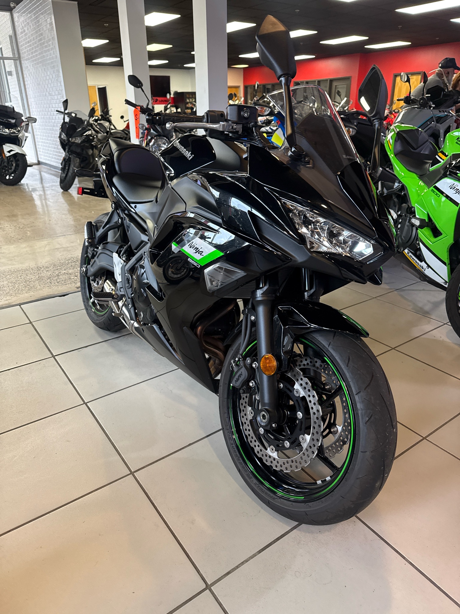 2025 Kawasaki Ninja® 650 8