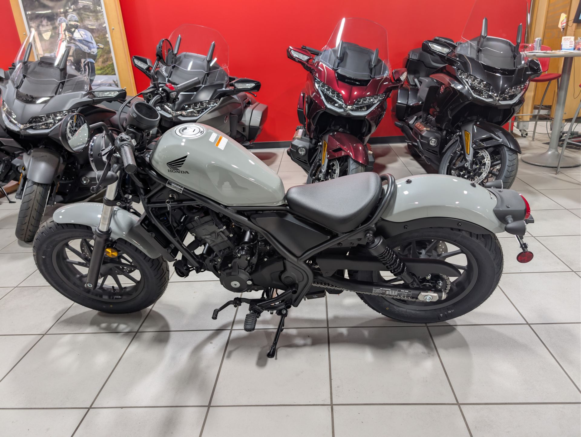 2026 Honda Rebel 300 E-Clutch 2