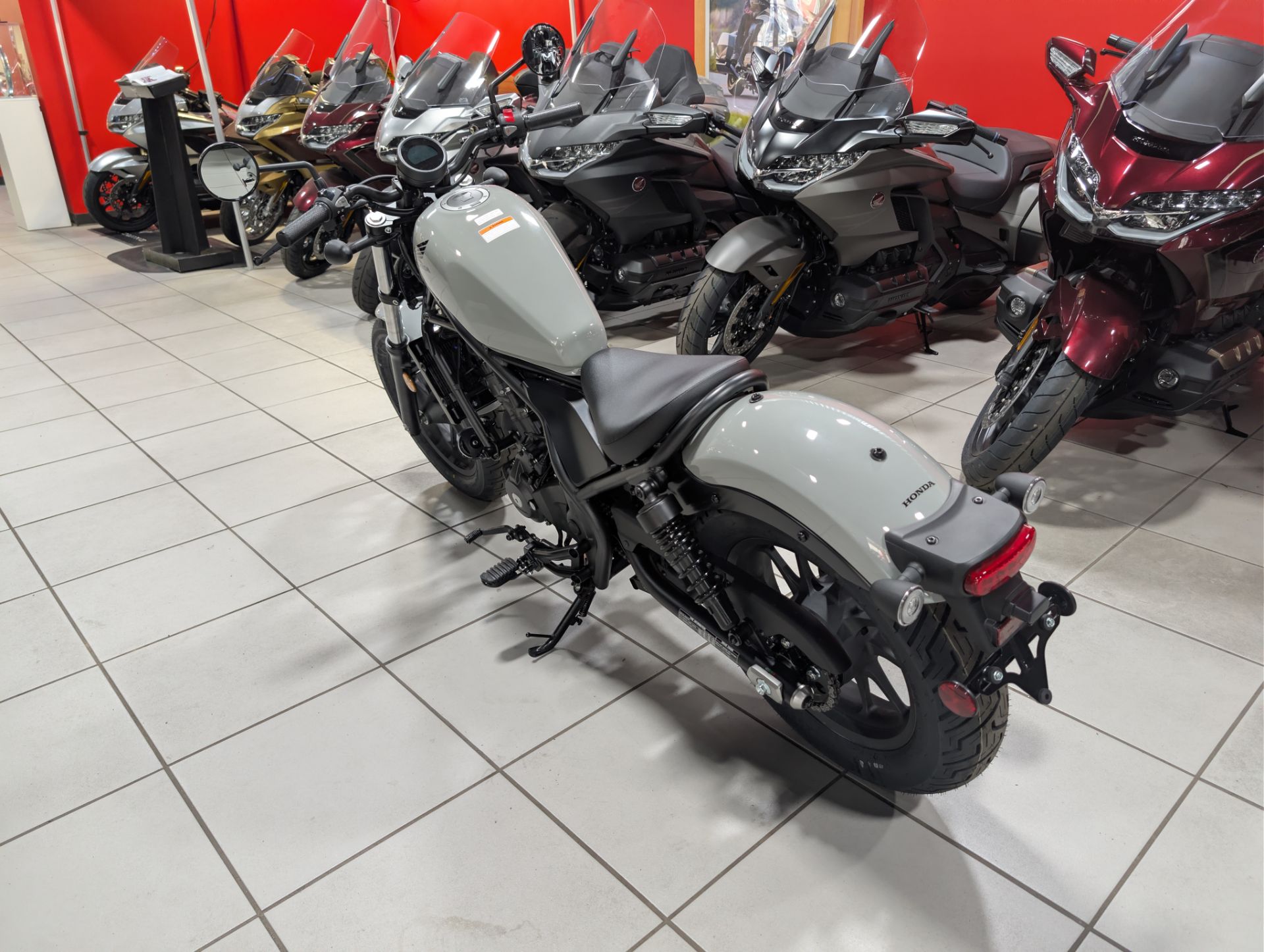 2026 Honda Rebel 300 E-Clutch 3
