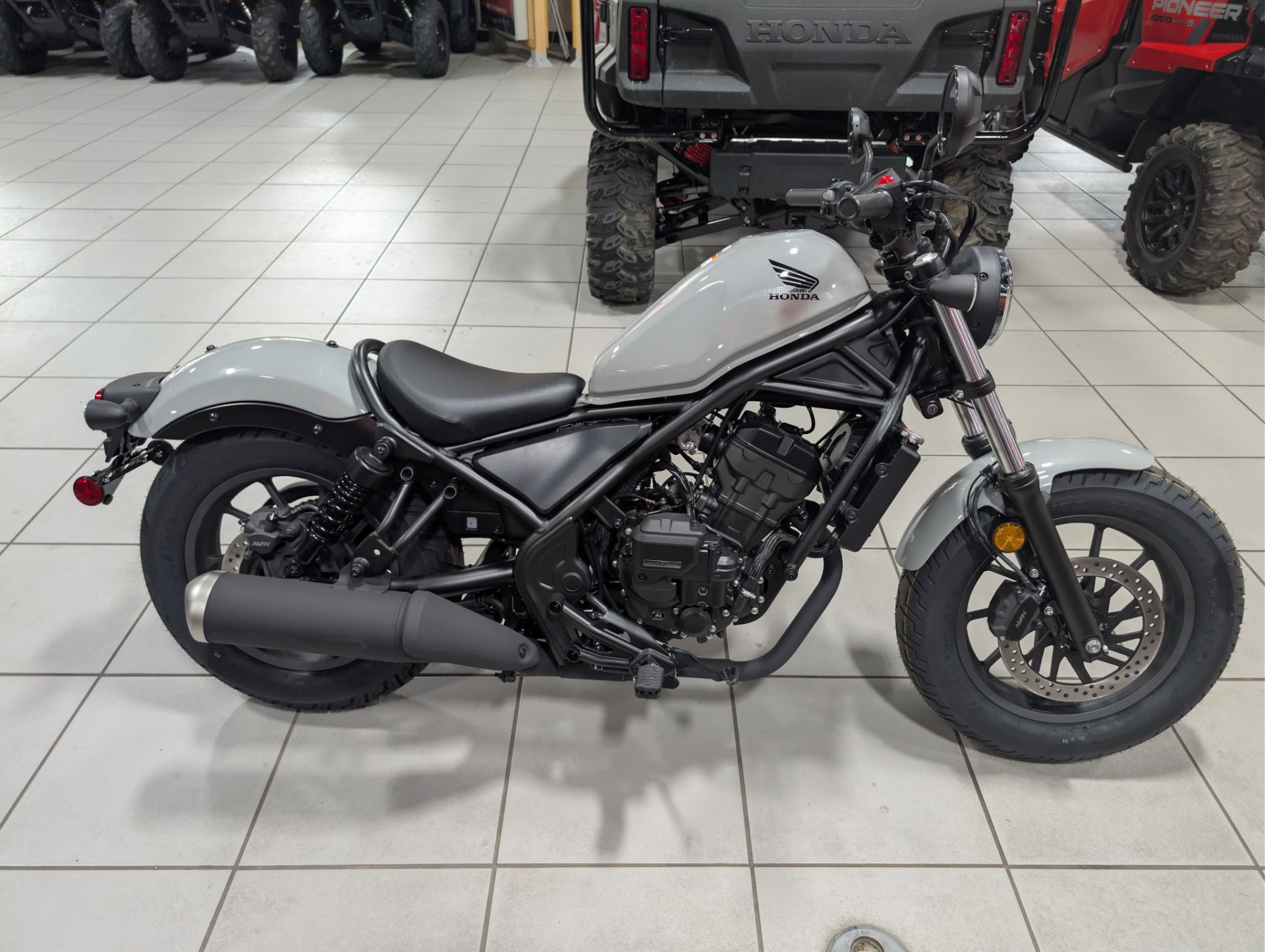 2026 Honda Rebel 300 E-Clutch 5