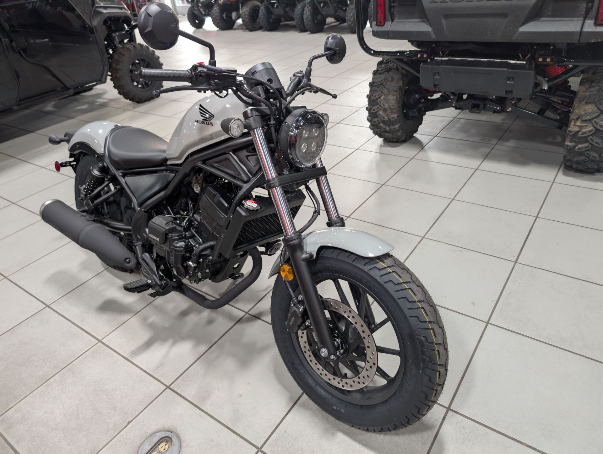 2026 Honda Rebel 300 E-Clutch 6
