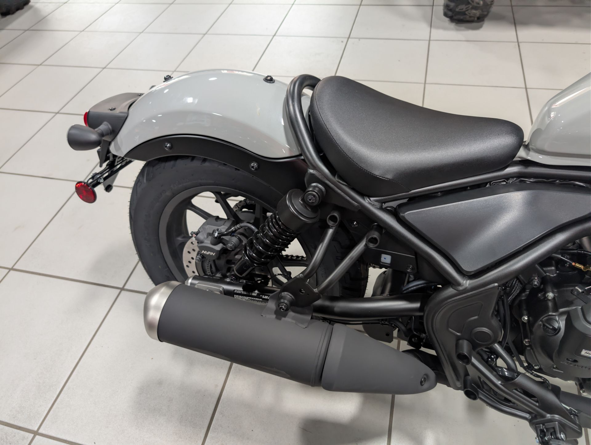 2026 Honda Rebel 300 E-Clutch 9