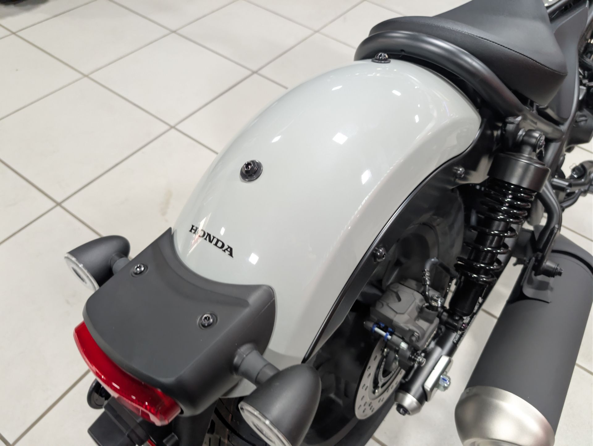 2026 Honda Rebel 300 E-Clutch 10